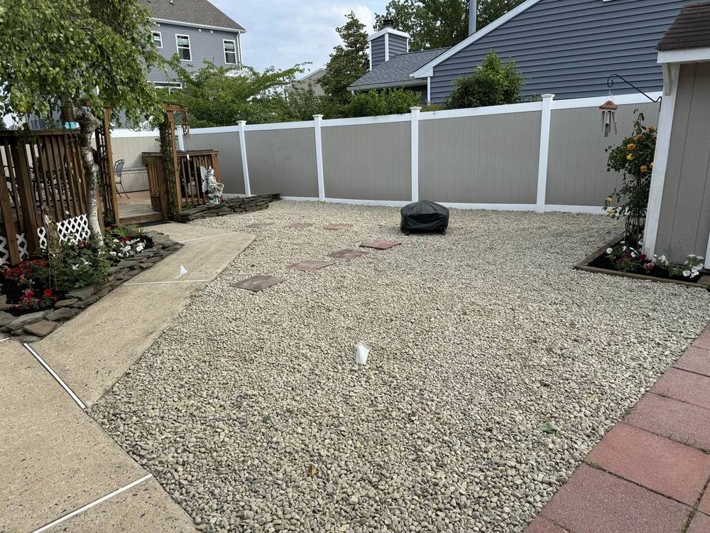 Low-maintenance gravel patio
